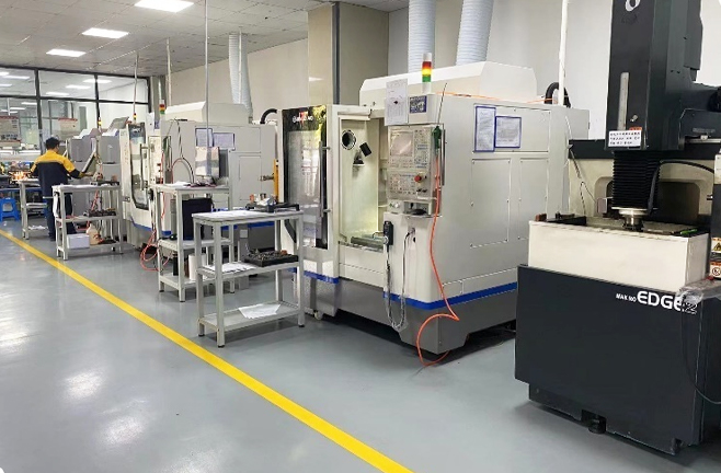 国产精密CNC加工现场